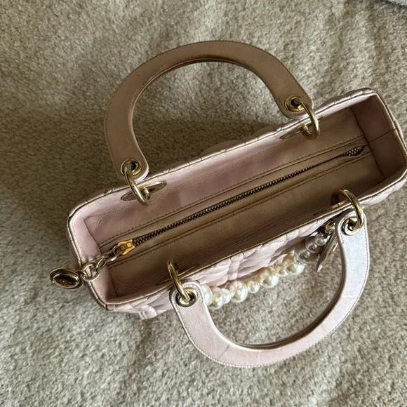 Dior Medium Lady Bag in pink  lambskin leather with Cannage stitching - Picture 3 of 16